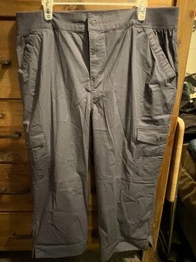Penningtons (Penn) Cotton Cargo Capri Pants Size 18 Grey
